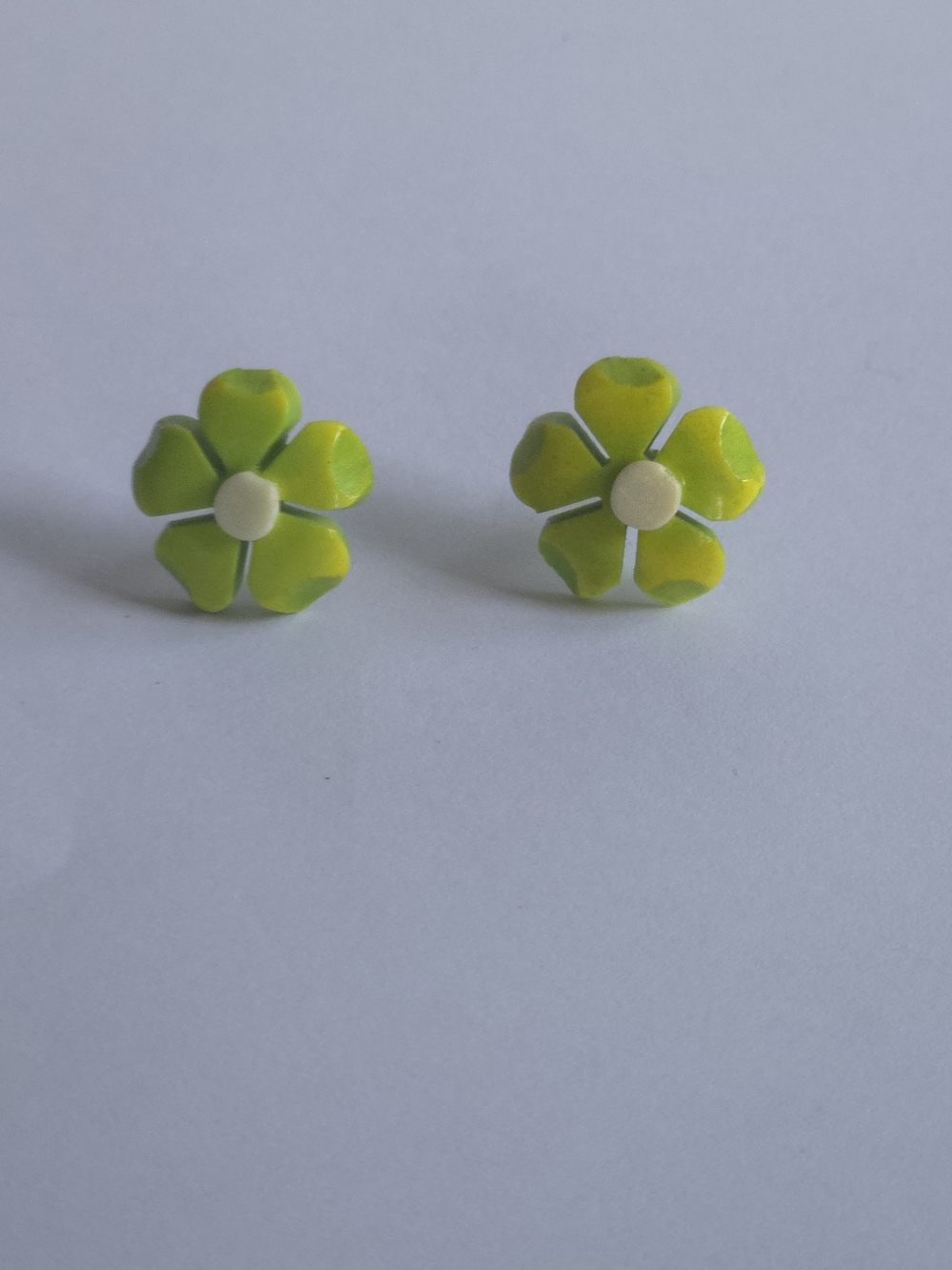 Vintage 70s Retro Lime‎ Green Flower Stud Earrings